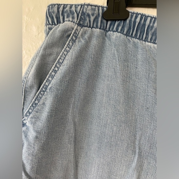 AE Stretch Low-Rise Ultra Wide-Leg Light Wash Pull-On Jean, Elastic Waist; XL - Picture 3 of 11